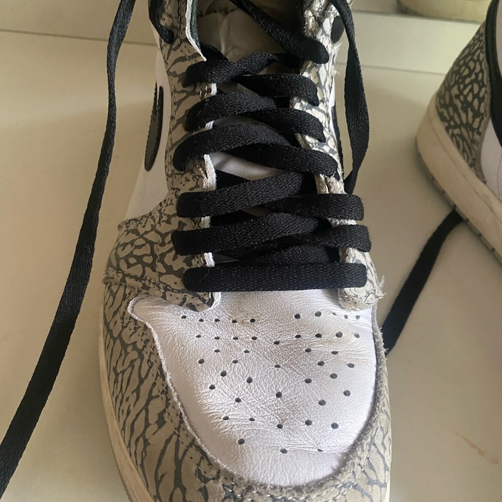 Nike air size 9/12 black am white tech/ grey Muslim black and white bight top